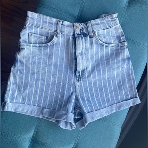 H&M Womens High Waited Shorts with Pinstripes! Size 6